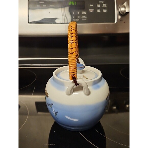 Vintage Blue Porcelain Tea Pot with Straw Handle Japanese Cranes Gold Accent EUC - Picture 4 of 11